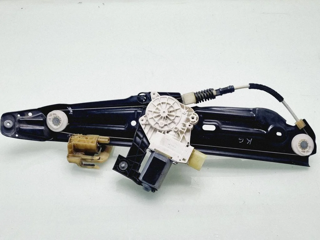 Rear door window regulator with motor 7182121