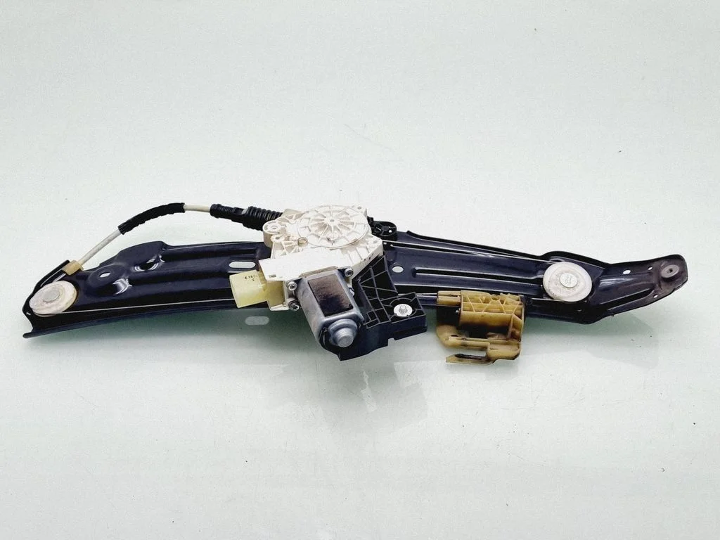 Rear door window regulator with motor 7182122