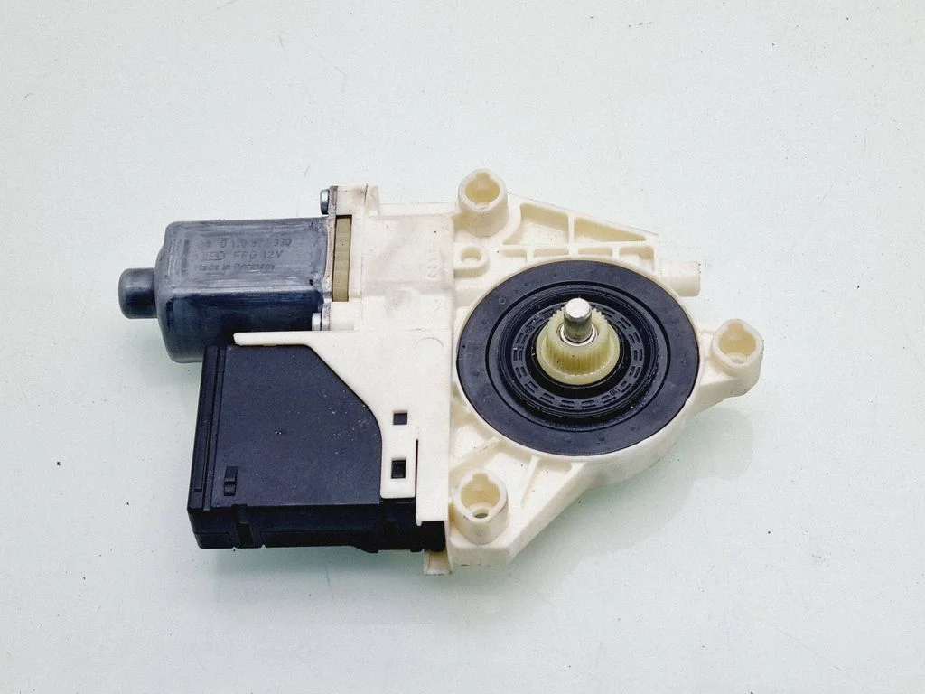 Rear door window regulator motor 827310185R