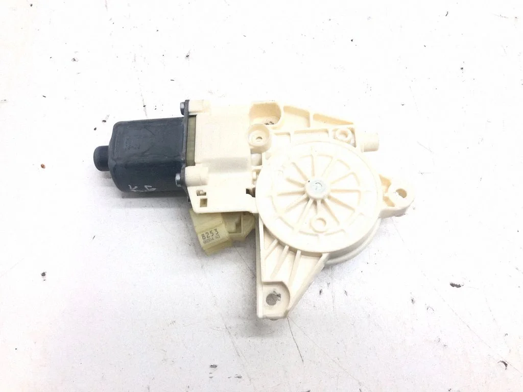 Rear door window regulator motor – Mercedes-Benz C-Class AMG W204 (2007-2014)