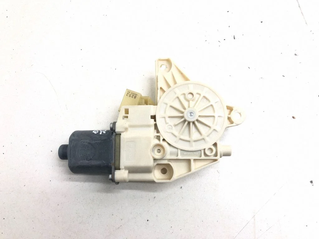 Rear door window regulator motor – Mercedes-Benz C-Class AMG W204 (2007-2014)