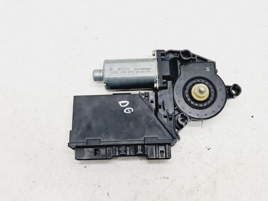 Rear door window regulator motor – Volkswagen Touareg I (2002-2010)