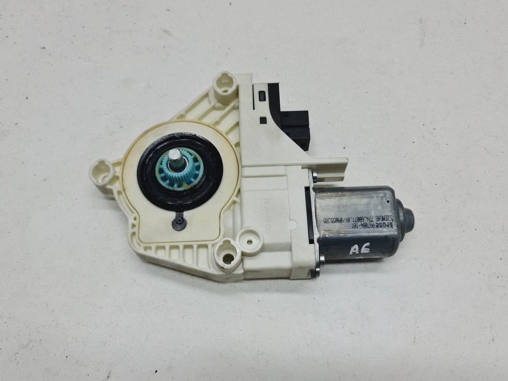 Aizmugurējā loga pacēlāja motoriņš 4F0959802A