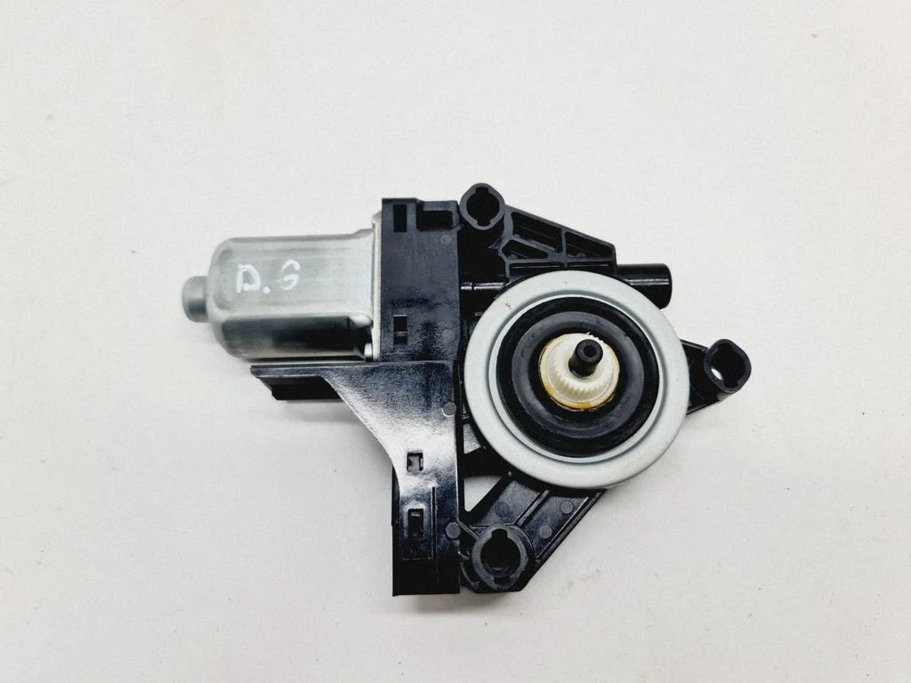 Rear door window regulator motor – rear right