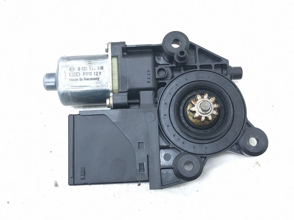 Rear door window regulator motor 827303178R