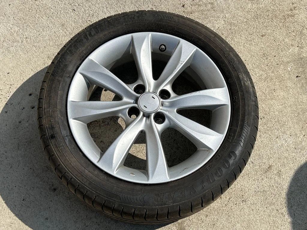 R16 alloy rim D03003VU1B