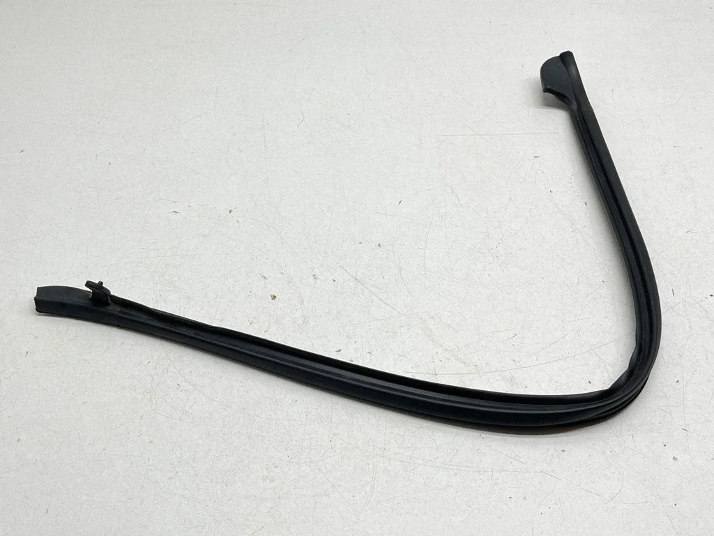 Sliding door rubber seal – Chrysler Pacifica (2017-)