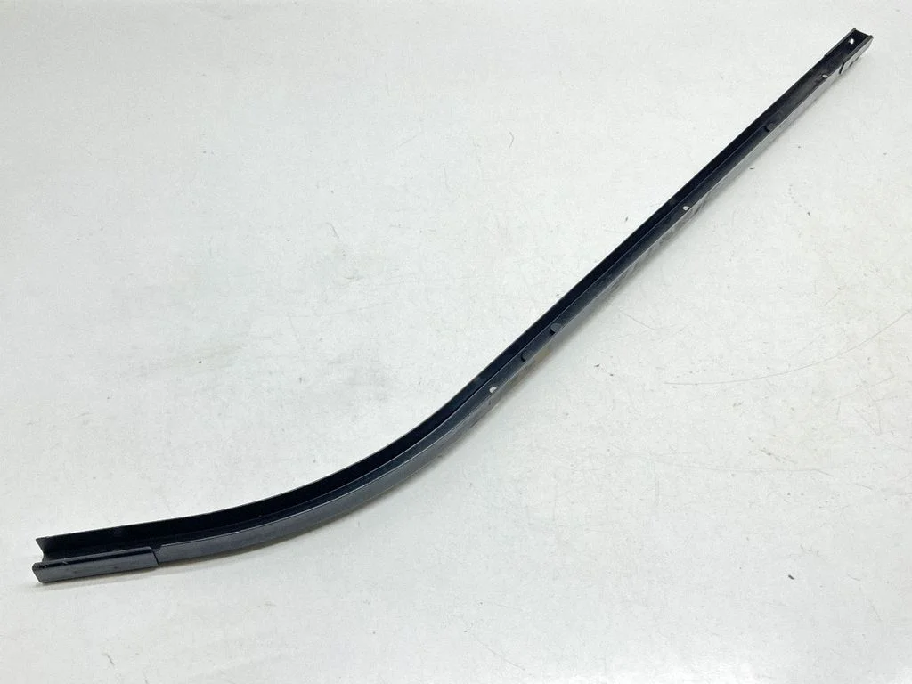Sliding door upper top rail 29054E05D