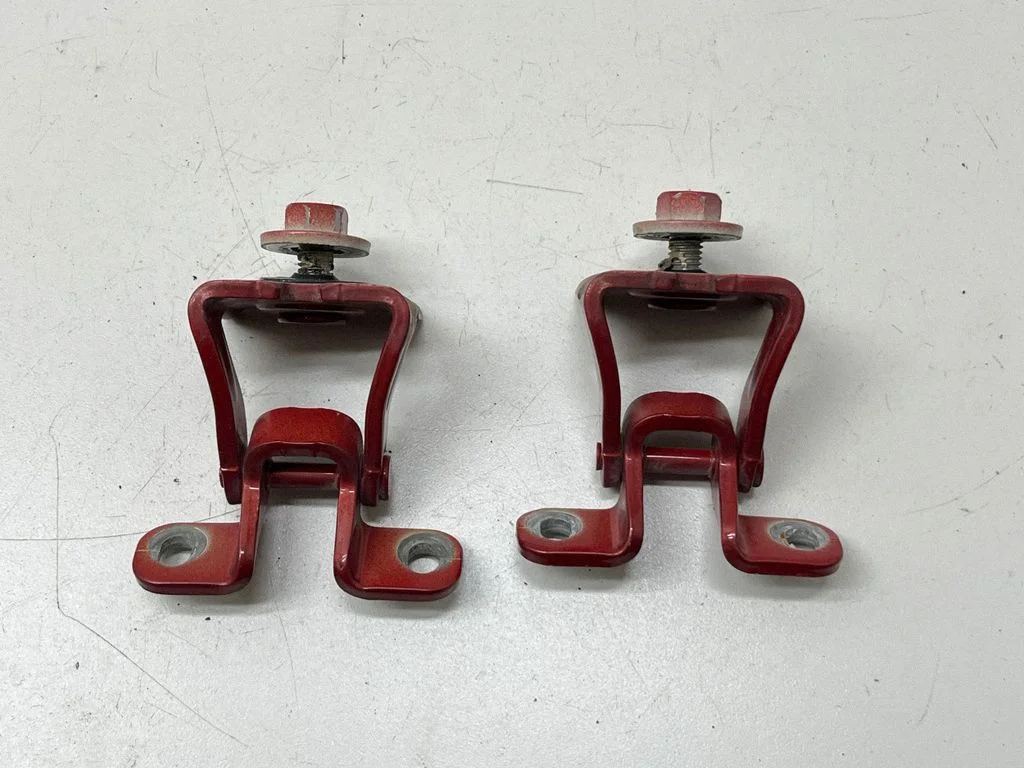 Laadimisukse hingede komplekt 5G6827301B