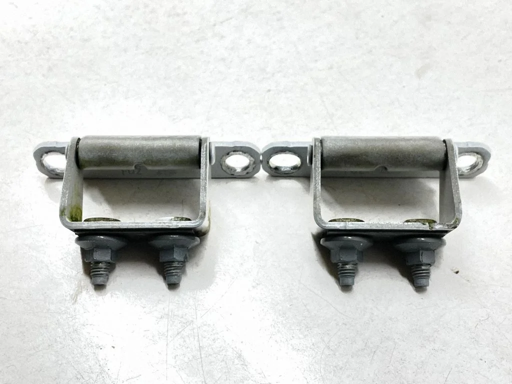 Loading door hinge set