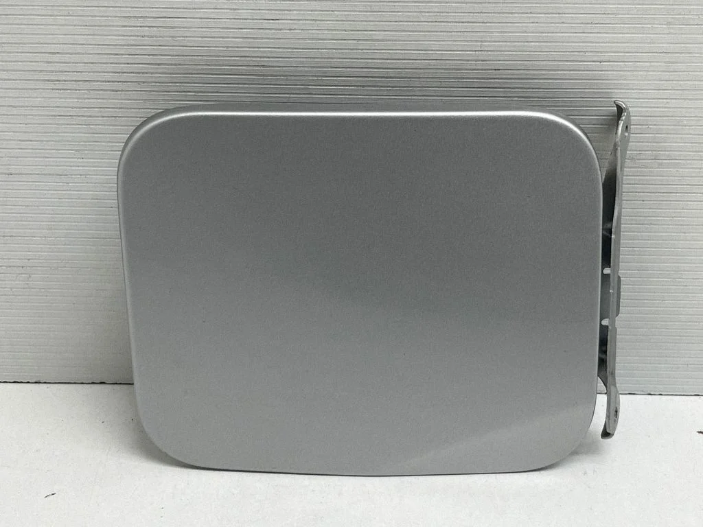 Fuel tank cap – rear right