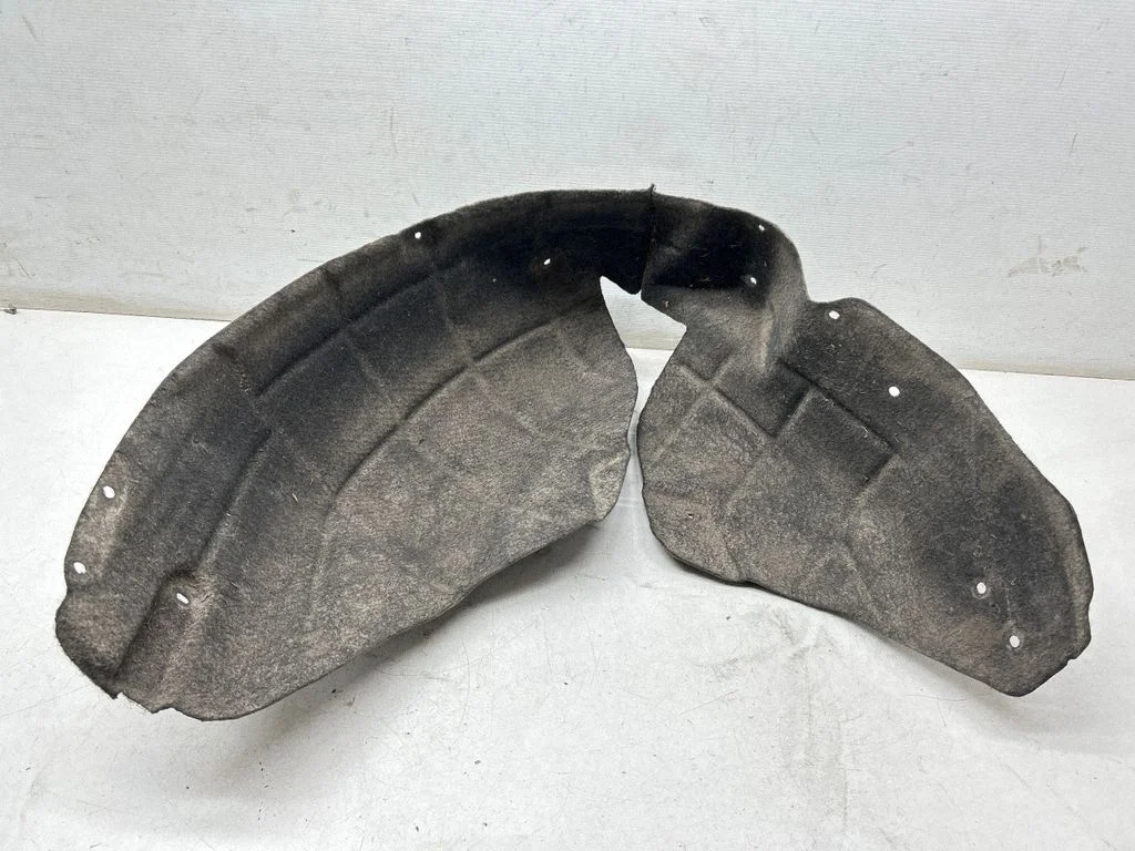 Tagumine poritiivakate – tagumine vasak