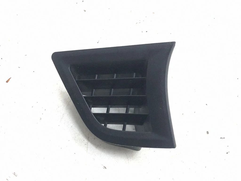 Armatuurlaua keskmine õhutusrest 66115AJ010