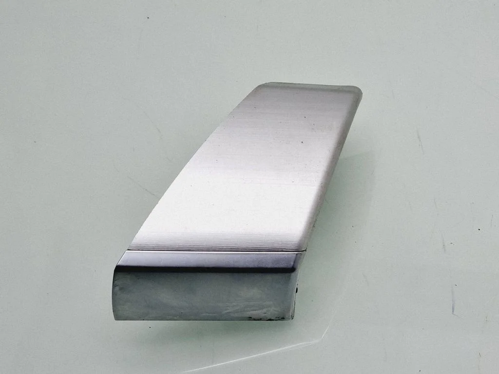 Dashboard glove box trim 70P1064