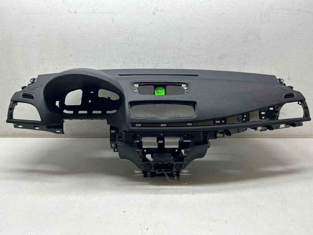 Dashboard 681007196R