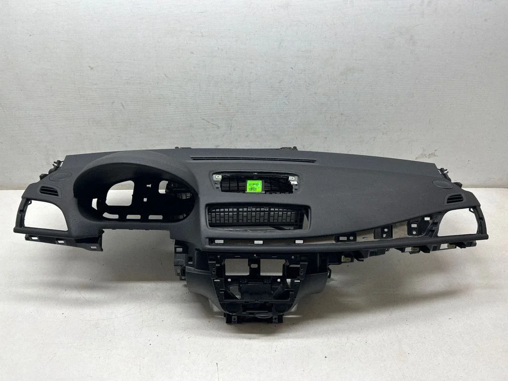 Dashboard 681007196R
