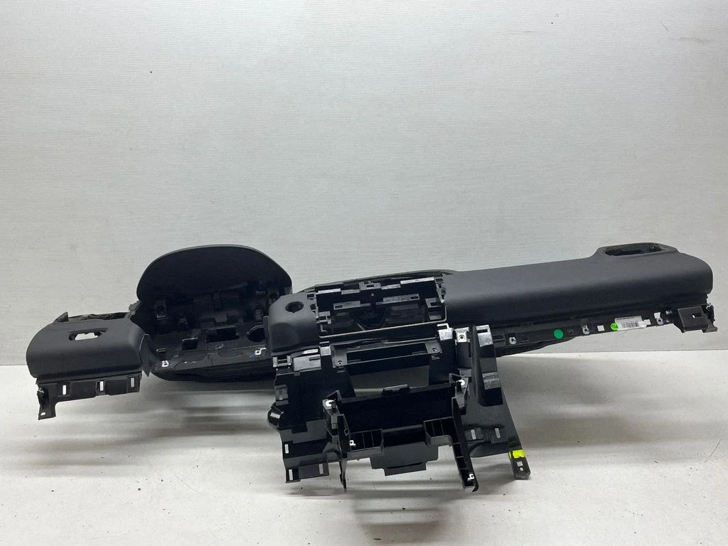 Dashboard 681006469R