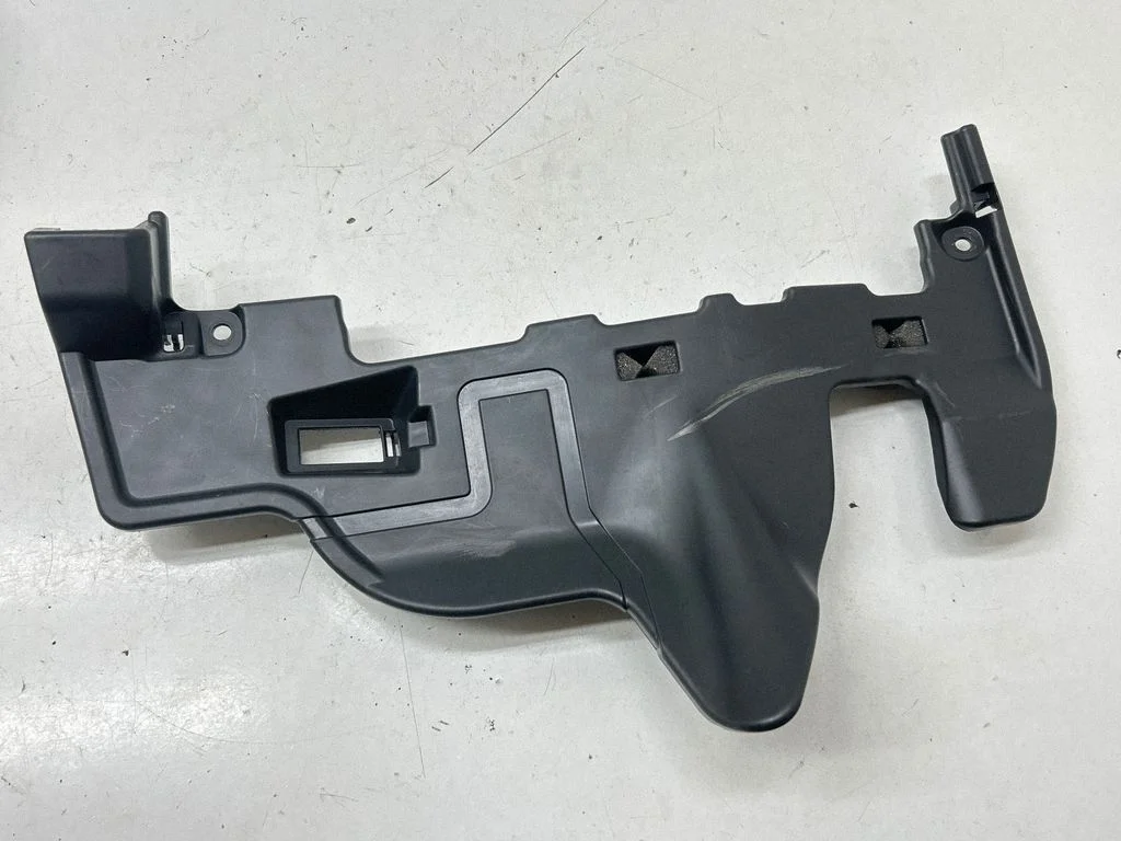 Dashboard lower bottom trim panel 31651109