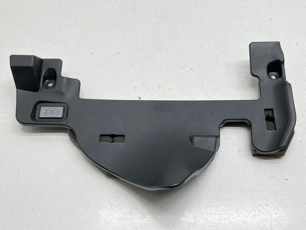 Dashboard lower bottom trim panel 31363700
