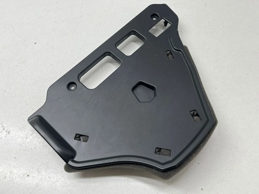 Dashboard lower bottom trim panel – Volvo S90, V90 (2016-)