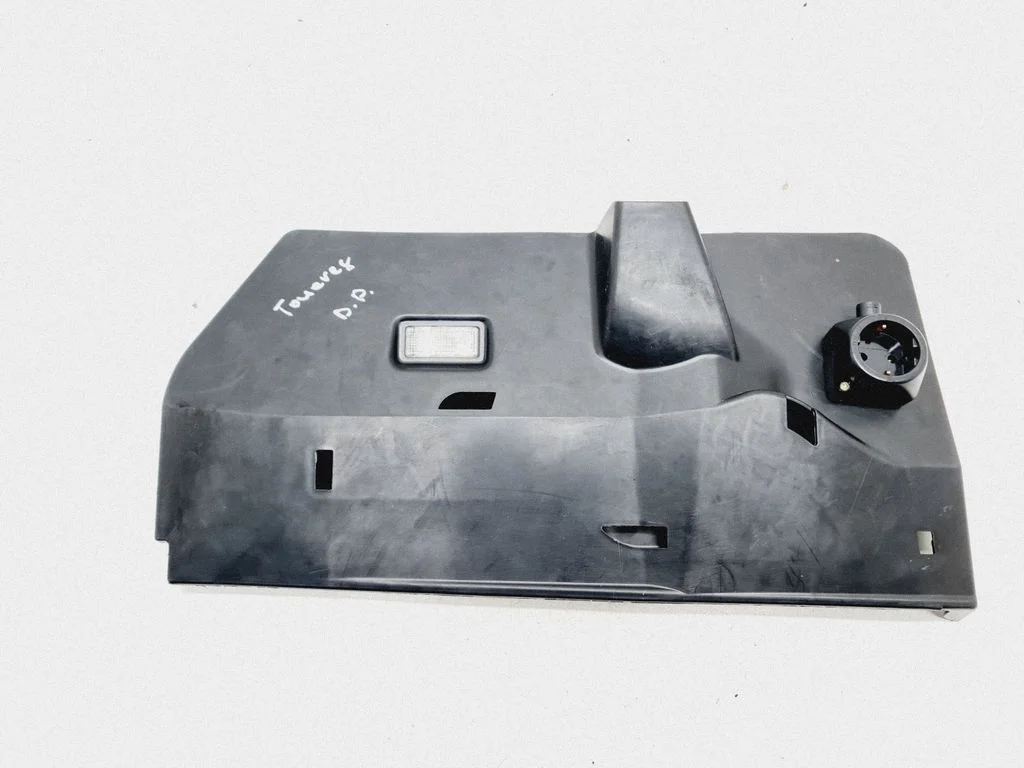 Paneļa apdares panelis (apakšējais) 7L6815174C