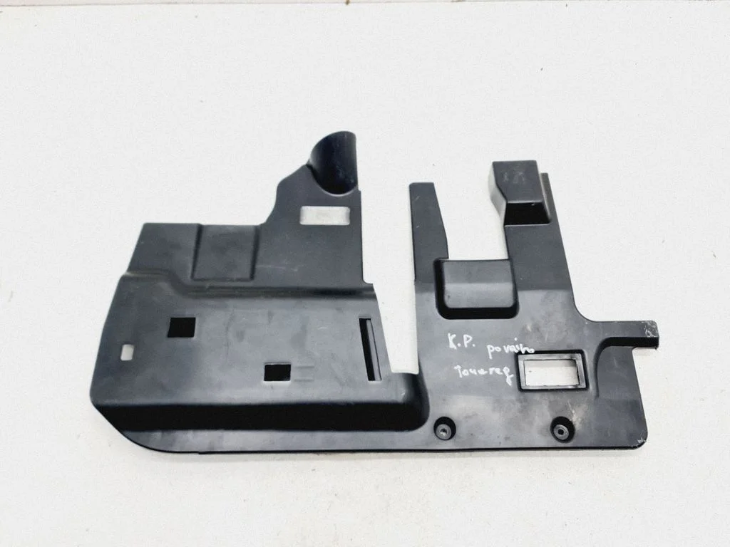 Paneļa apdares panelis (apakšējais) 7L6815173E
