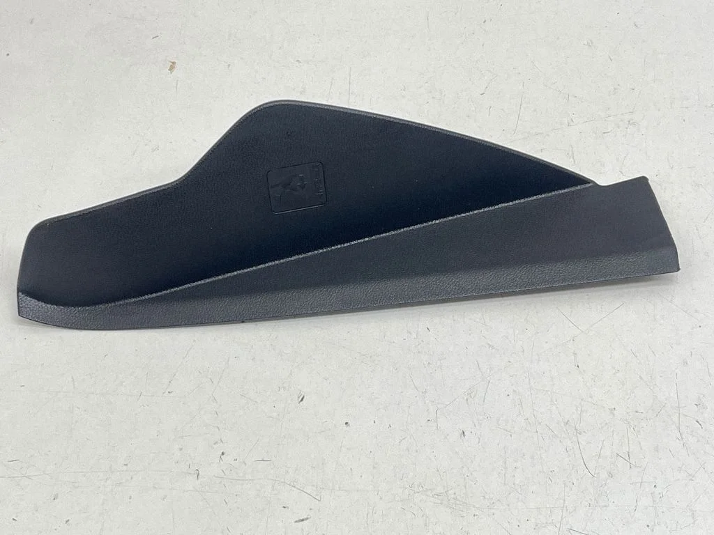 Armatuurlaua külje viimistluspaneel LB5BS04481