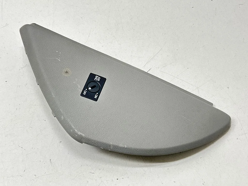 Dashboard side end trim 7E2858035