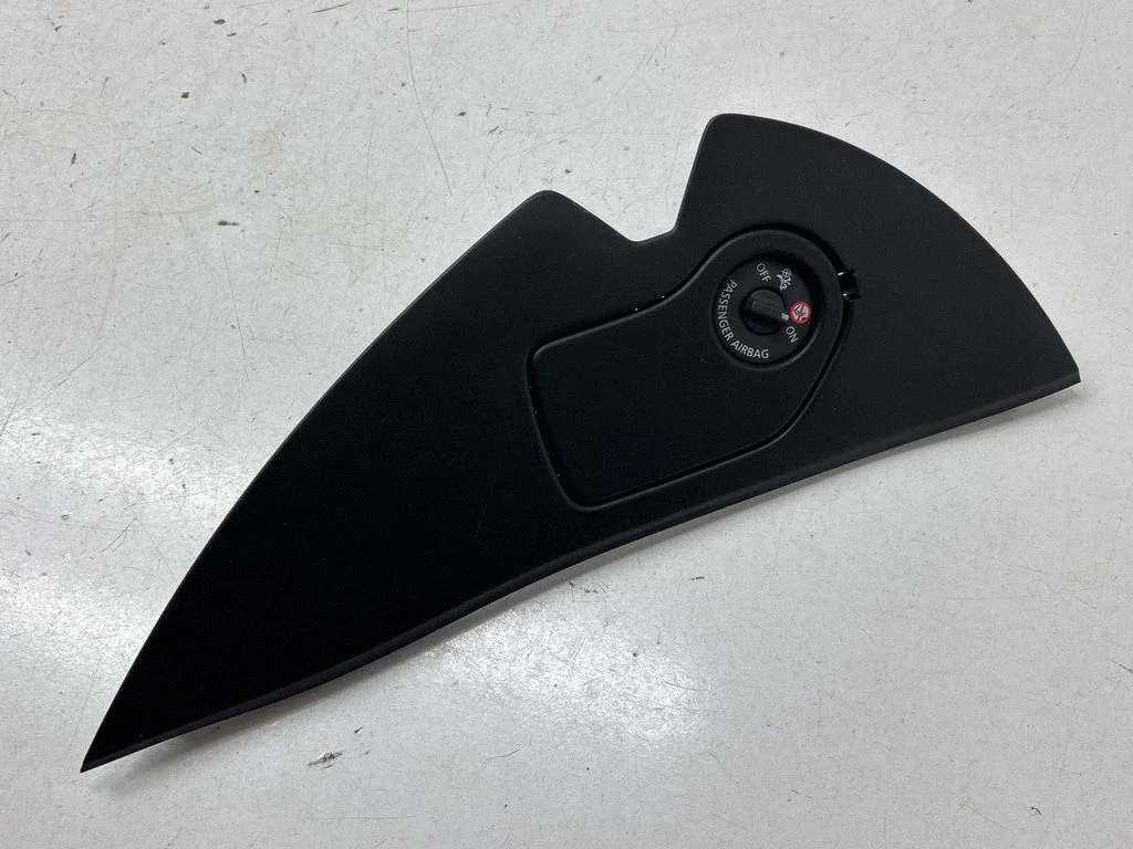 Dashboard side end trim 689204333R