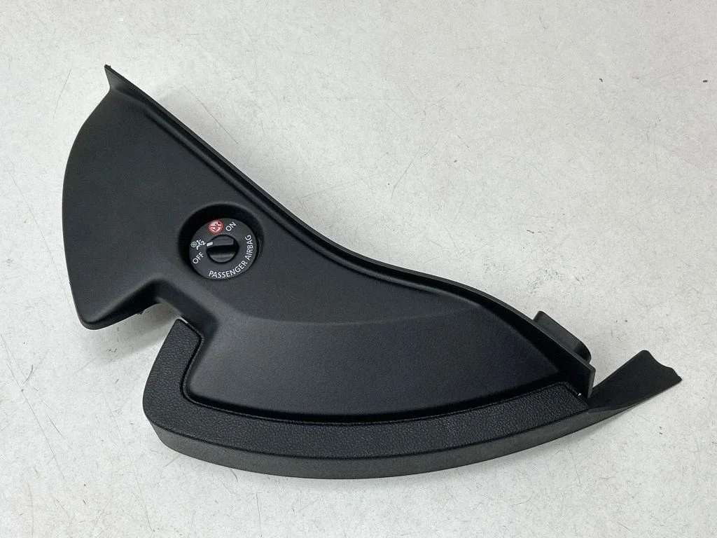 Dashboard side end trim 689205425R
