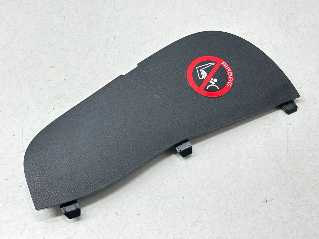 Dashboard side end trim – Nissan Juke I F15 (2010-2018)
