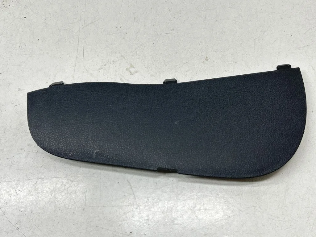Dashboard side end trim – Nissan Juke I F15 (2010-2018)