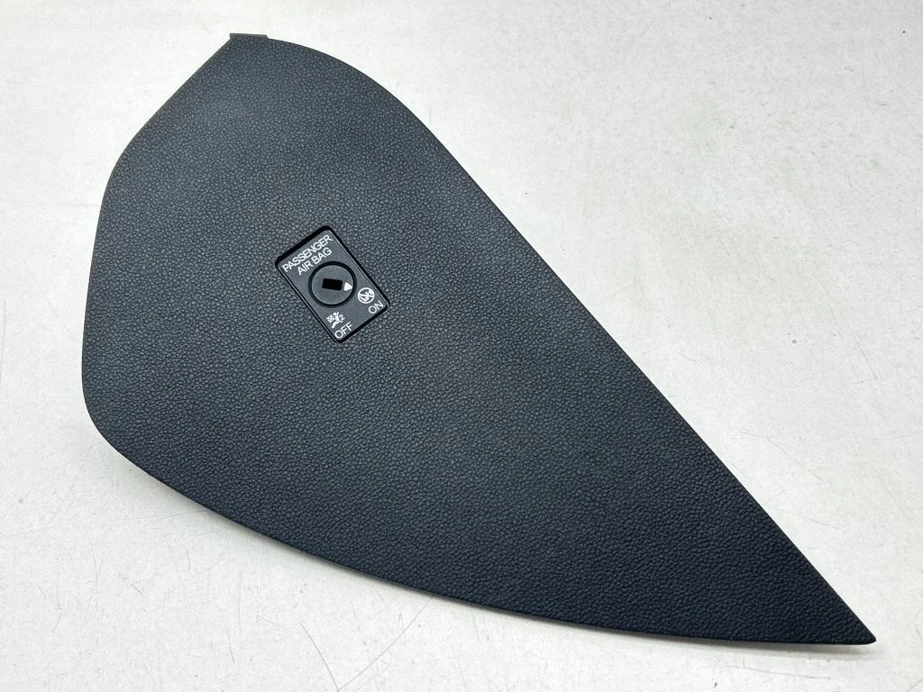 Armatuurlaua külje viimistluspaneel 3G1858248C