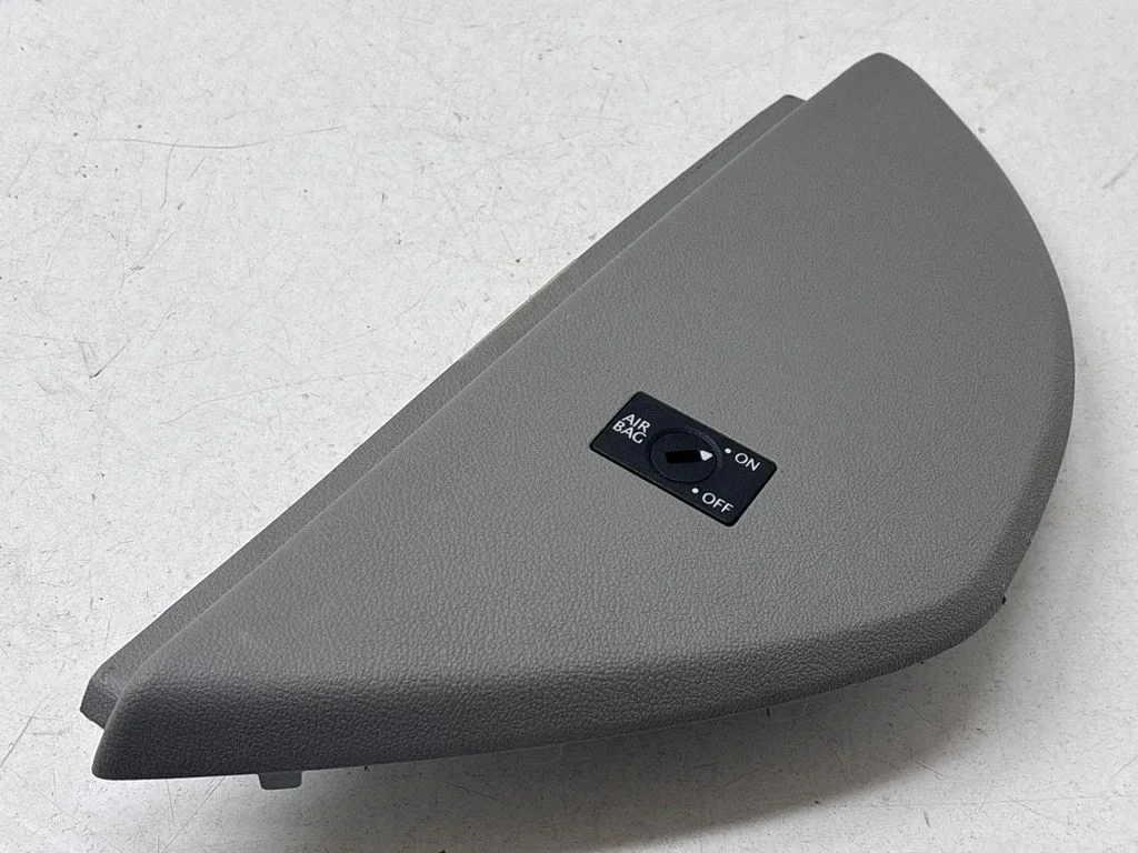 Dashboard side end trim 7E2858035