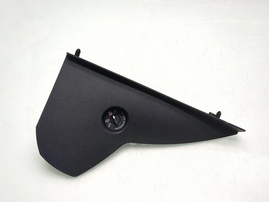 Dashboard side end trim 689203992R