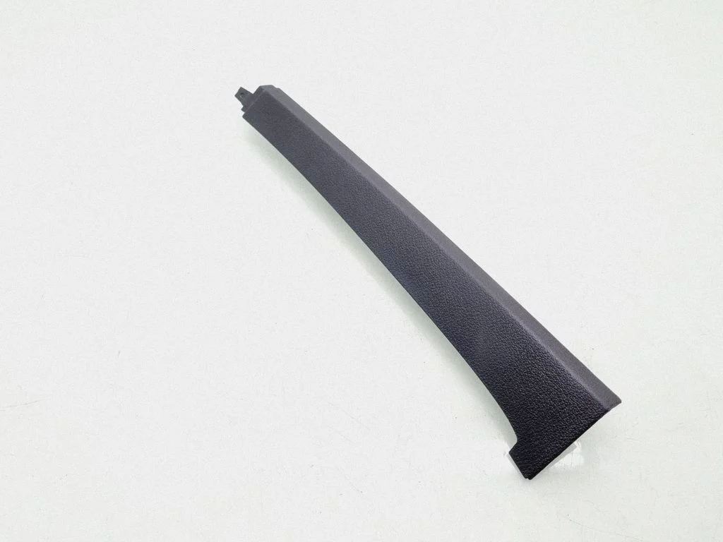 Armatuurlaua külje viimistluspaneel 2K0868224A