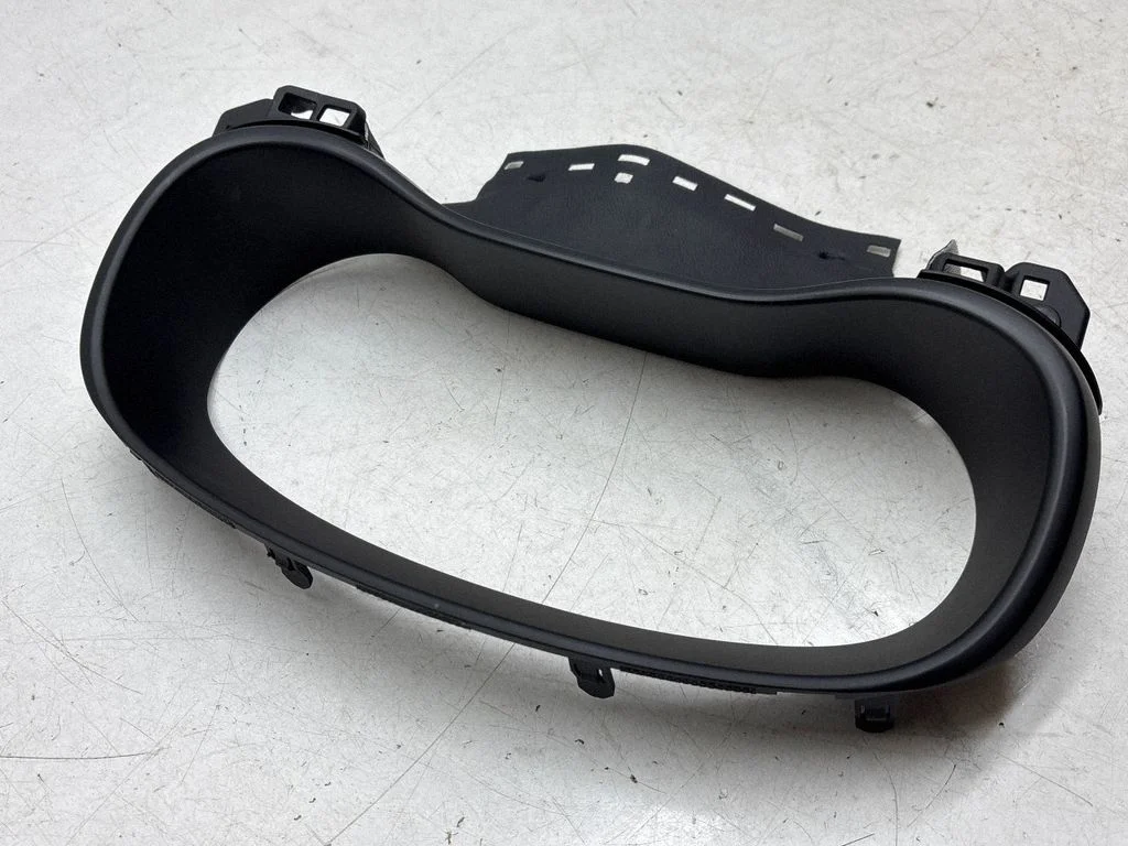 Instrumentu paneļa apdare 84830F1000