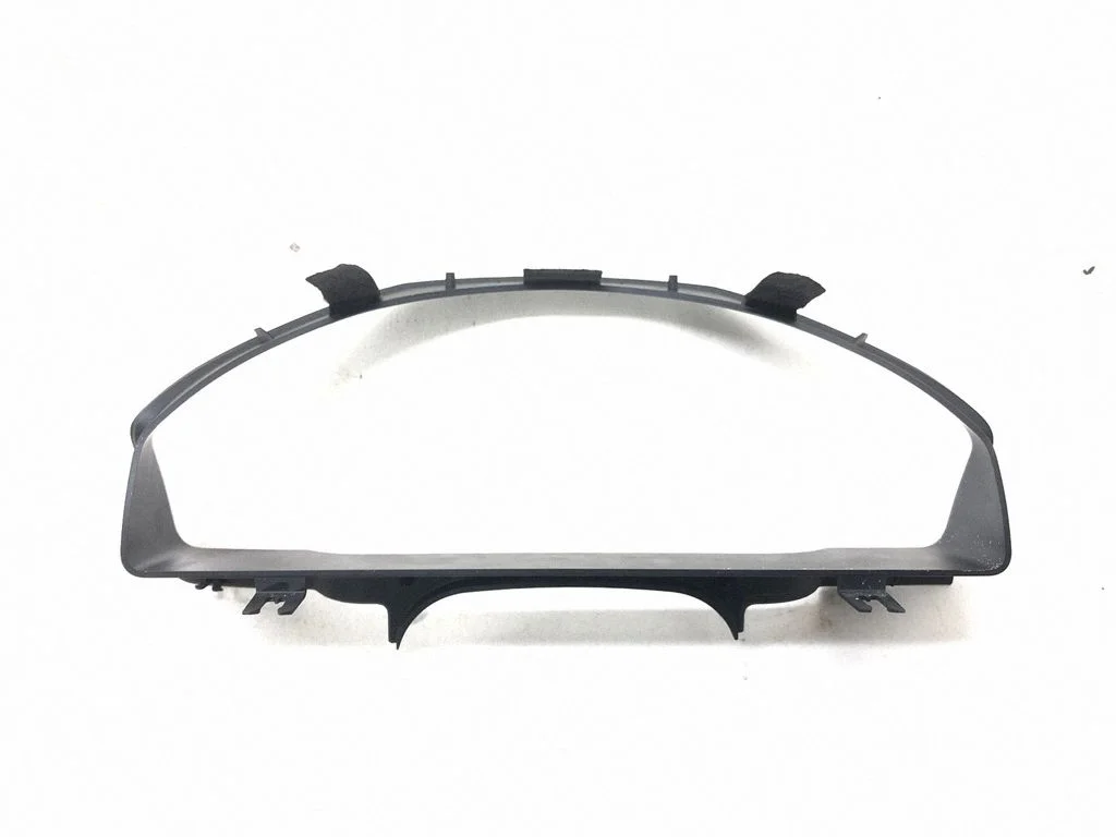 Instrumentu paneļa apdare – Mercedes-Benz C klase AMG W204 (2007-2014)