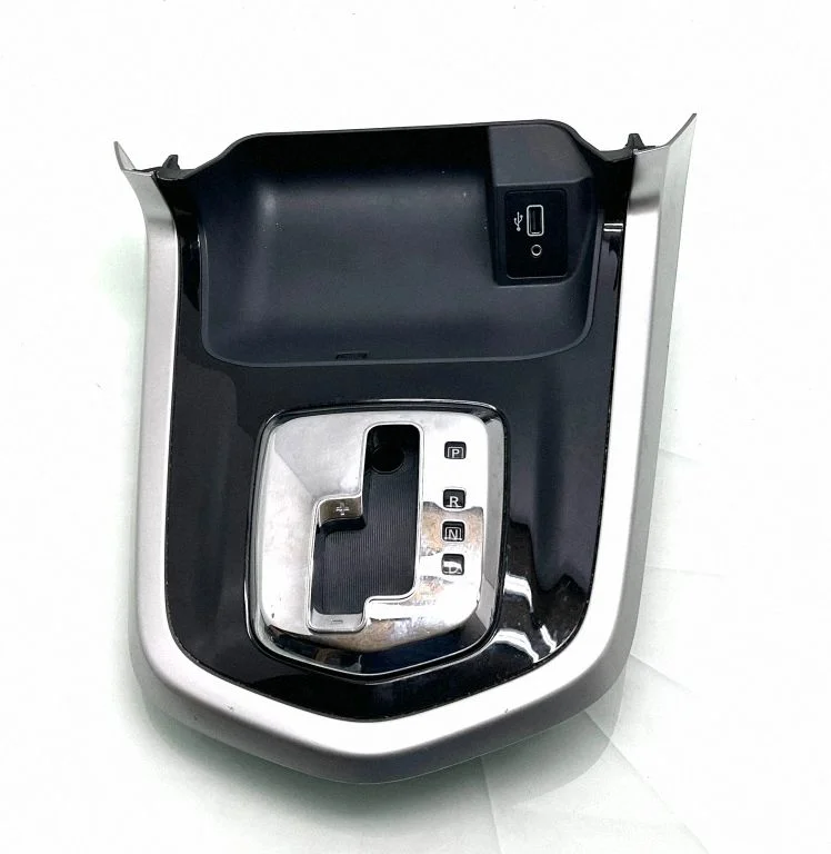 Pārnesumu pārslēga sviras apdare (plastmasas) – Nissan Navara D23 (2015-)