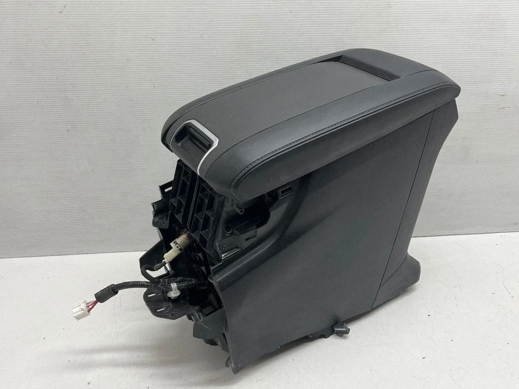 Centrālā konsole 588100E730C1