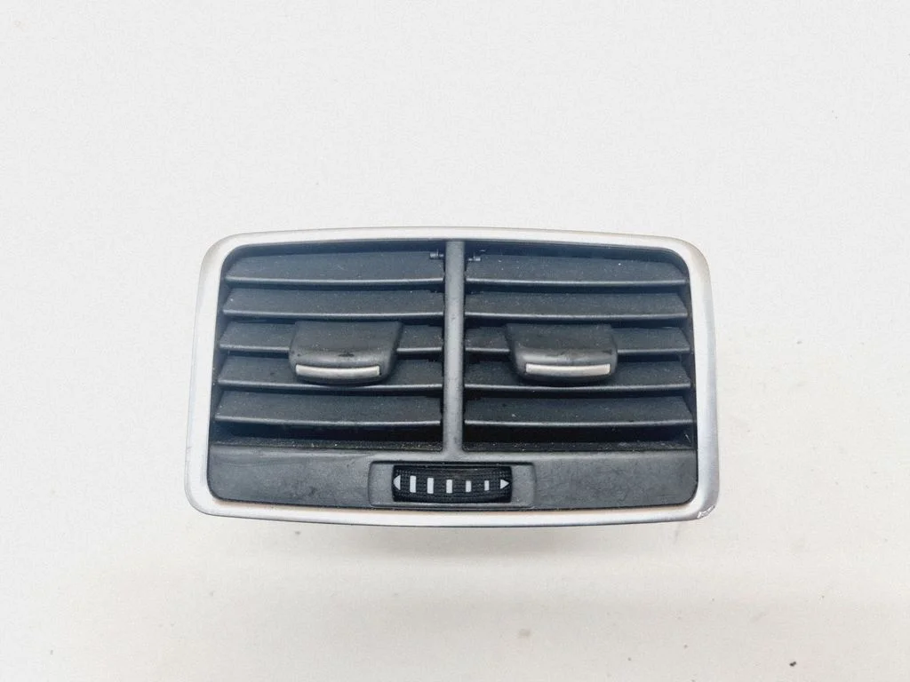 Rear air vent grill – Audi A6 Allroad C6 (2006-2011)