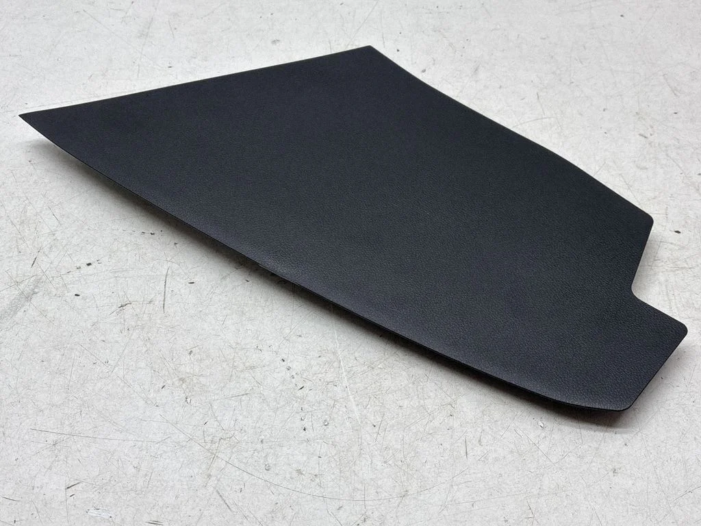 Sāna apdare (priekšējā) – labā