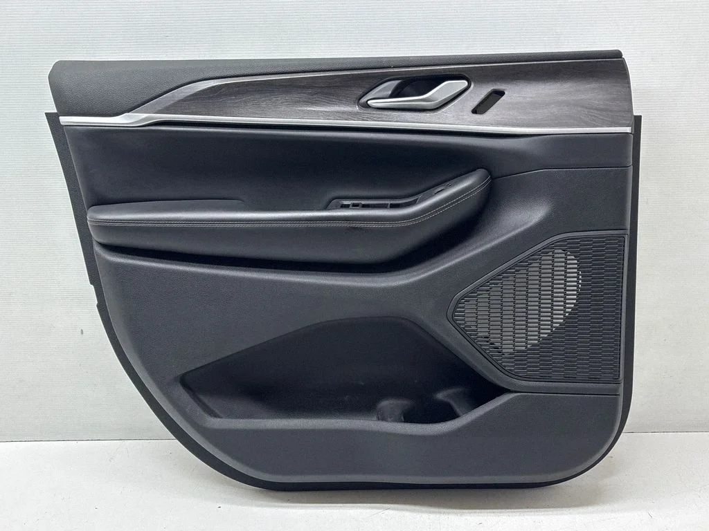 Priekšējo durvju apšuvums 7MM31TX7AA