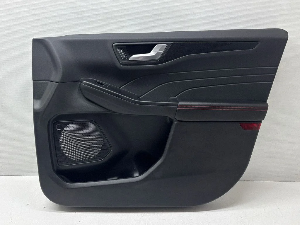 Front door card panel trim – Ford Escape (2001-)