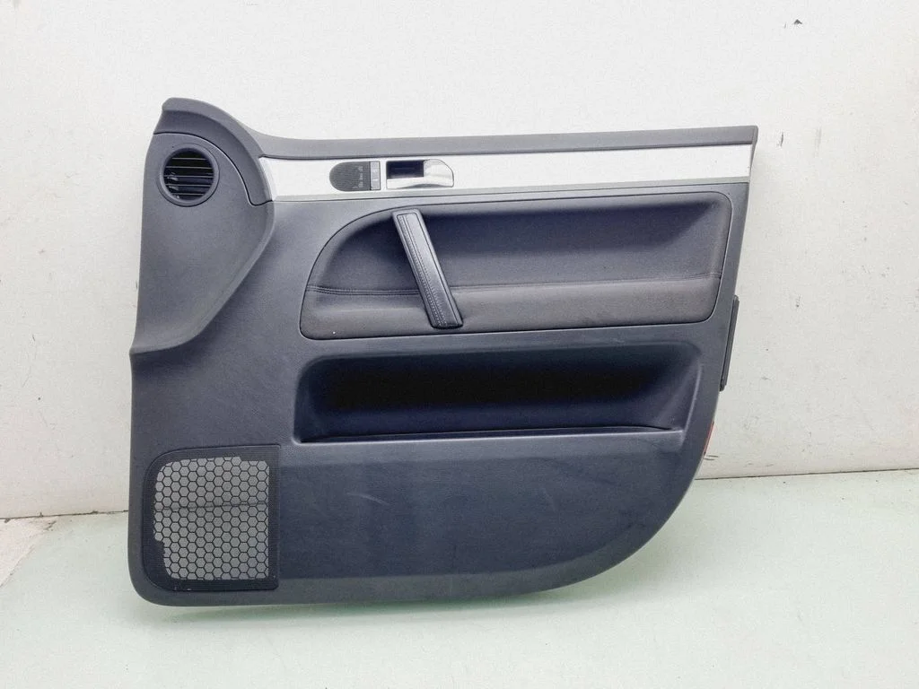Front door card panel trim 7L6867012