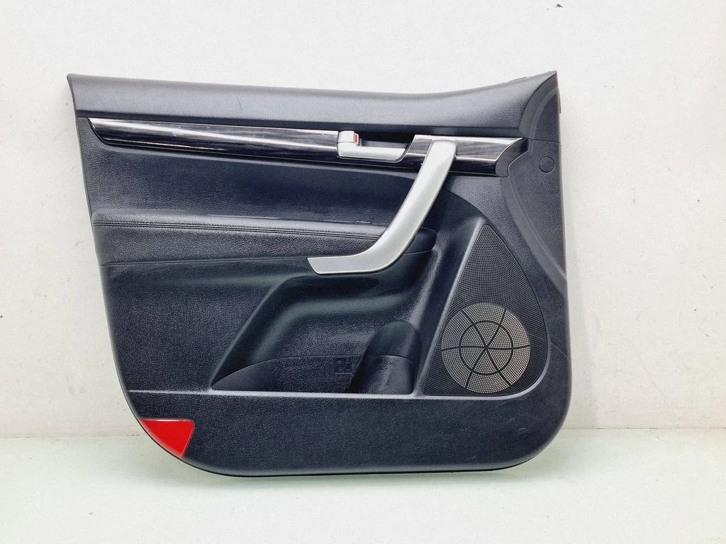 Front door card panel trim – KIA Sorento (2010-2014)