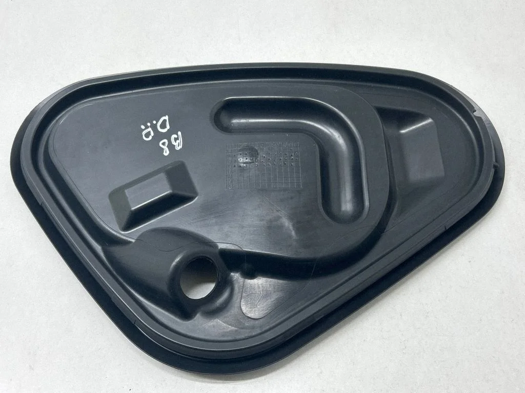 Cita priekšējo durvju apdares detaļa – Volkswagen Passat B7 USA (2012-2019)