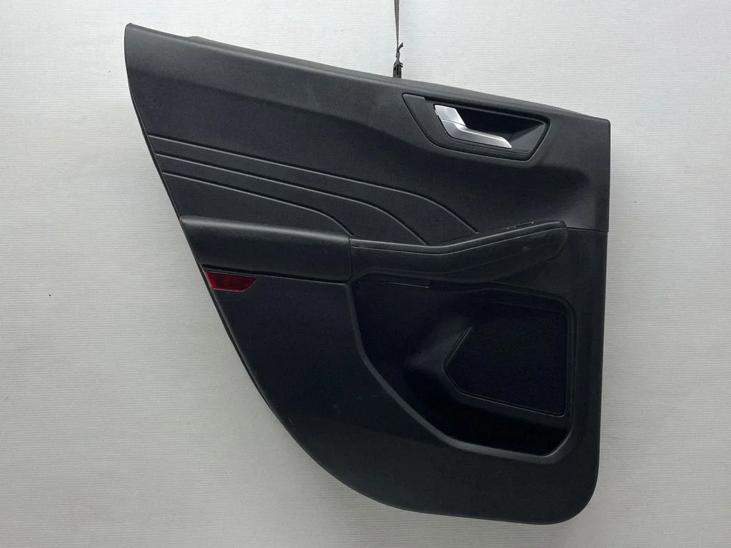 Tagumiste uste sisevooder – Ford Escape (2001-)