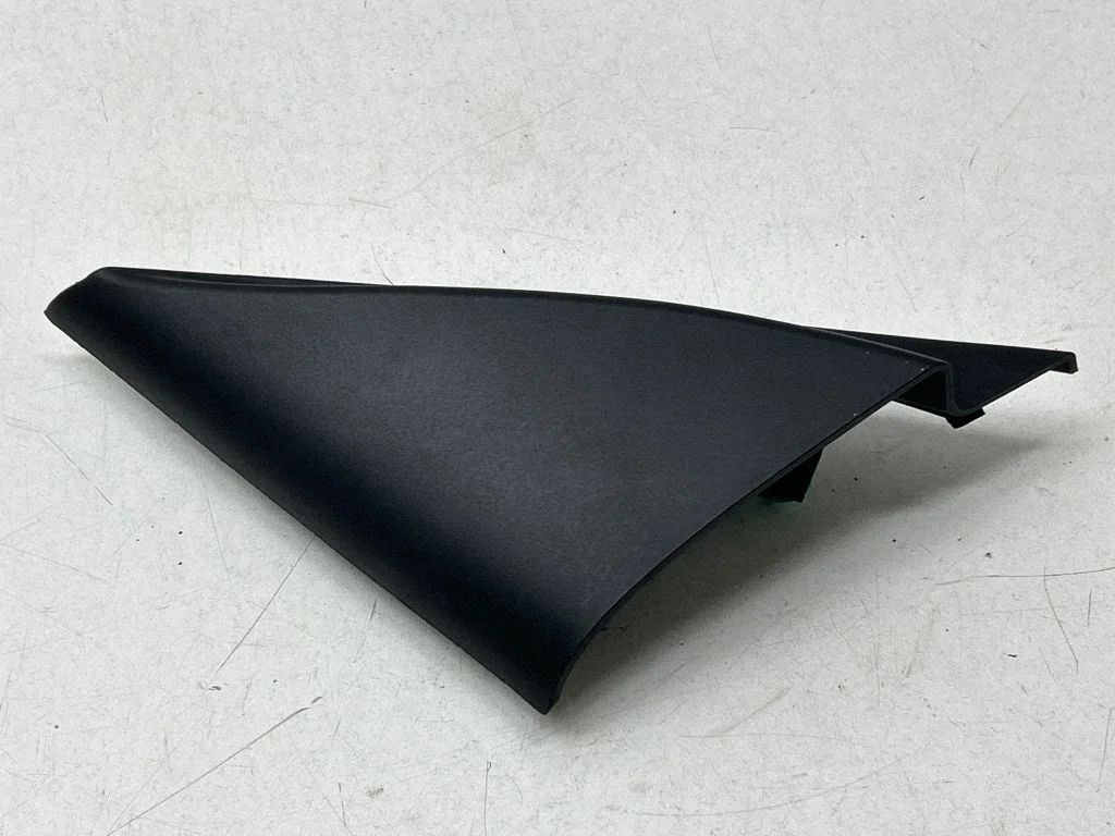 Other front door trim element – front left