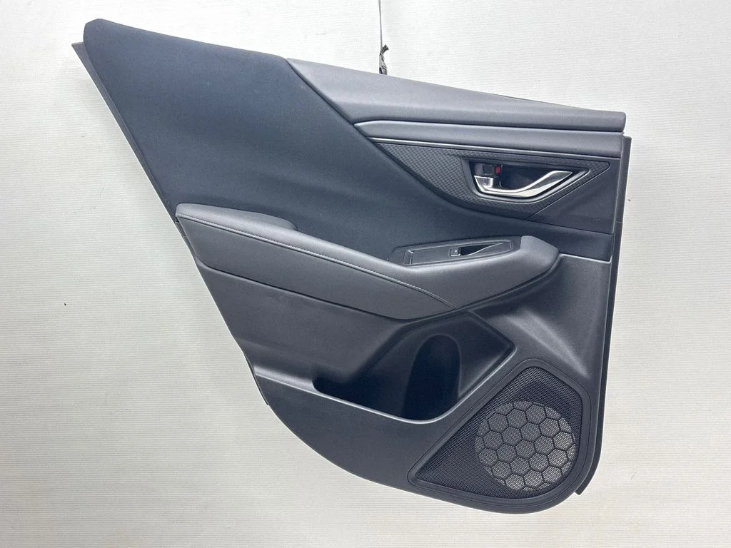Aizmugurējo durvju apšuvums – Subaru Outback (BT) (2019-)